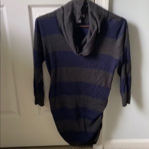 A Pea in the pod 3/4 cowl neck sweater